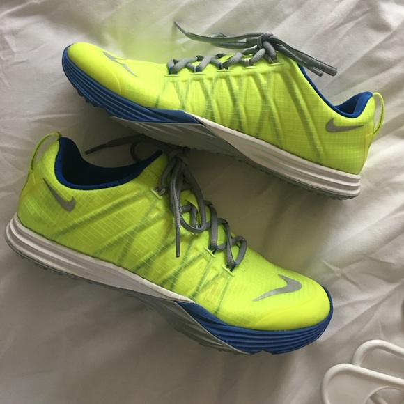 Nike Shoes - Nike Lunar Cross Element